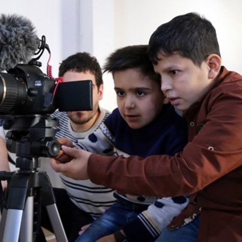 Fostering Shatila kids’ creativity with a movie camera